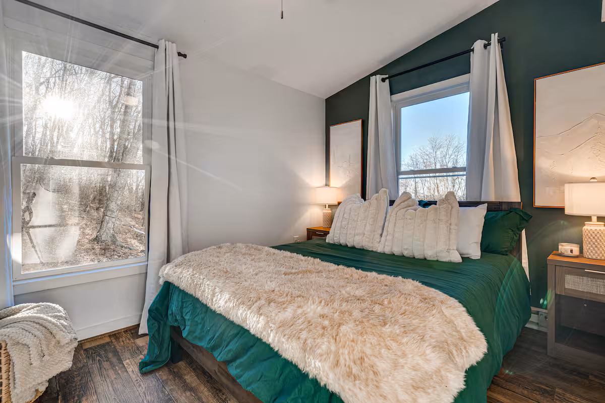 Hearth & Host _ Park Line Cabin